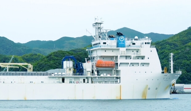 事例・お悩み解決 : 電波の届かない海上で高速大容量通信を実現